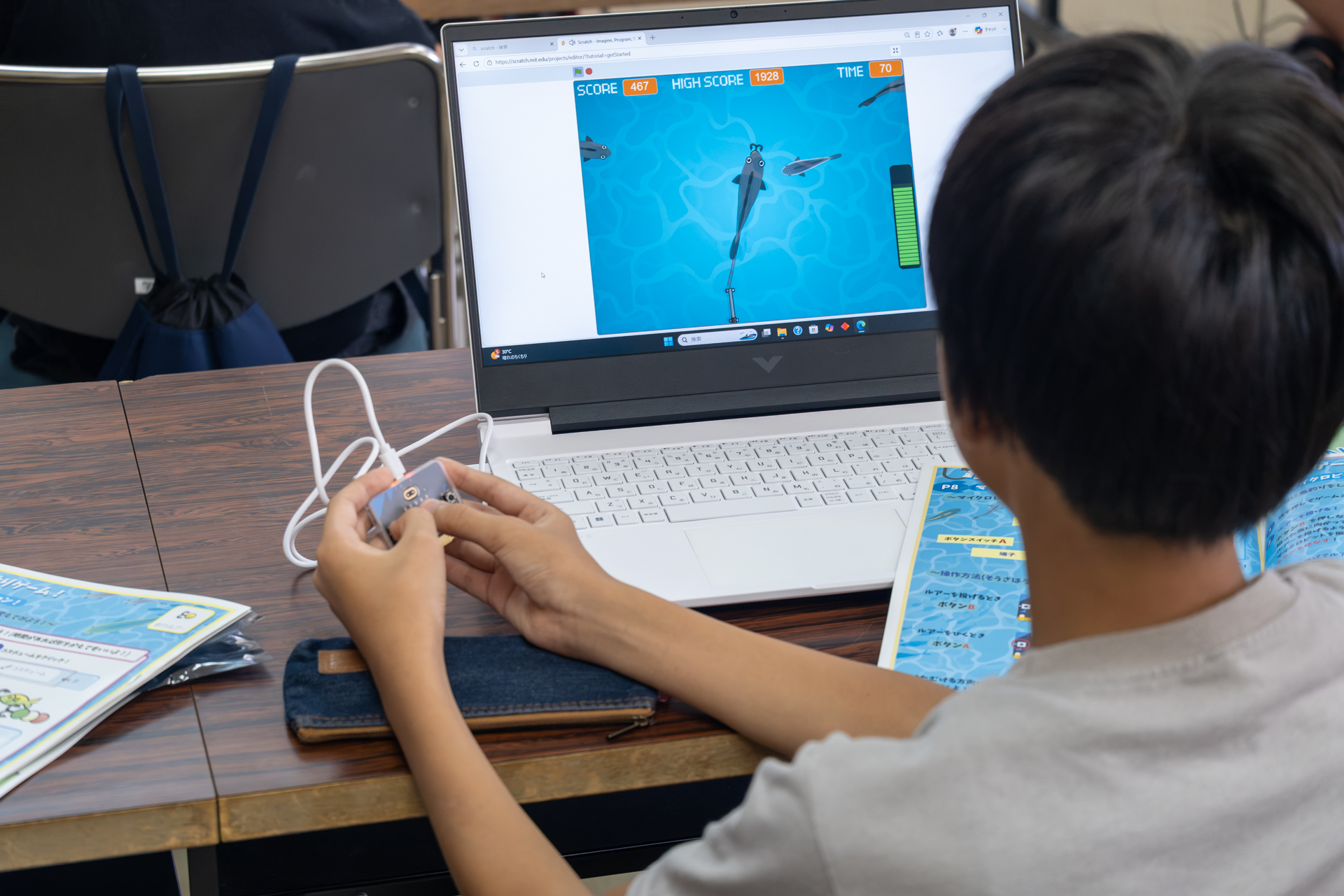 microbitを操作する子ども②